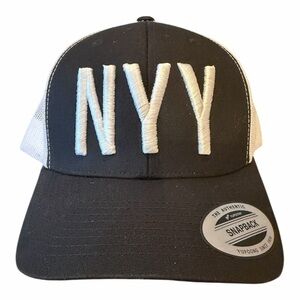 MLB NEW YORK YANKEES “NYY” SNAPBACK TWILL TRUCKER CAP